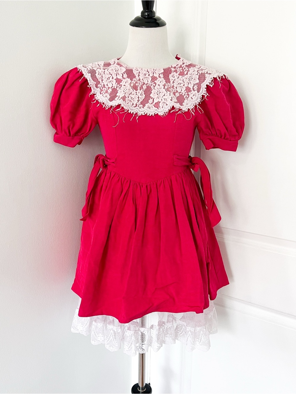 Jessica McClintock Gunne Sax Bright Fuchsia Lace-Collar Puff Sleeve Formal Dress